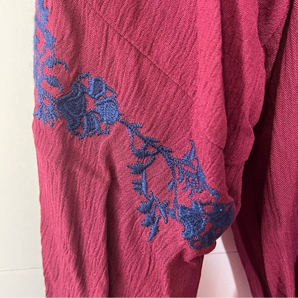 Women’s Liz Claiborne Tunic Style Burgandy Embroidered Top. Size Medium. - Picture 10 of 12